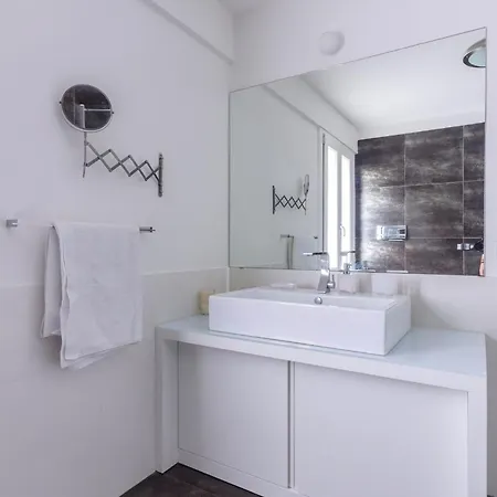 Apartment In Con Piscina Privata A 100 Mt Dlla Plaja