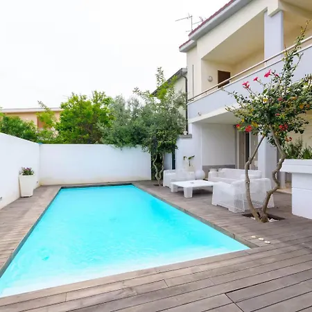 In Con Piscina Privata A 100 Mt Dlla Plaja *